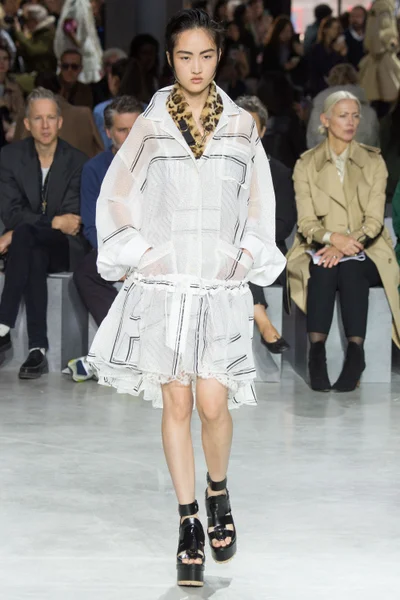 Look 16